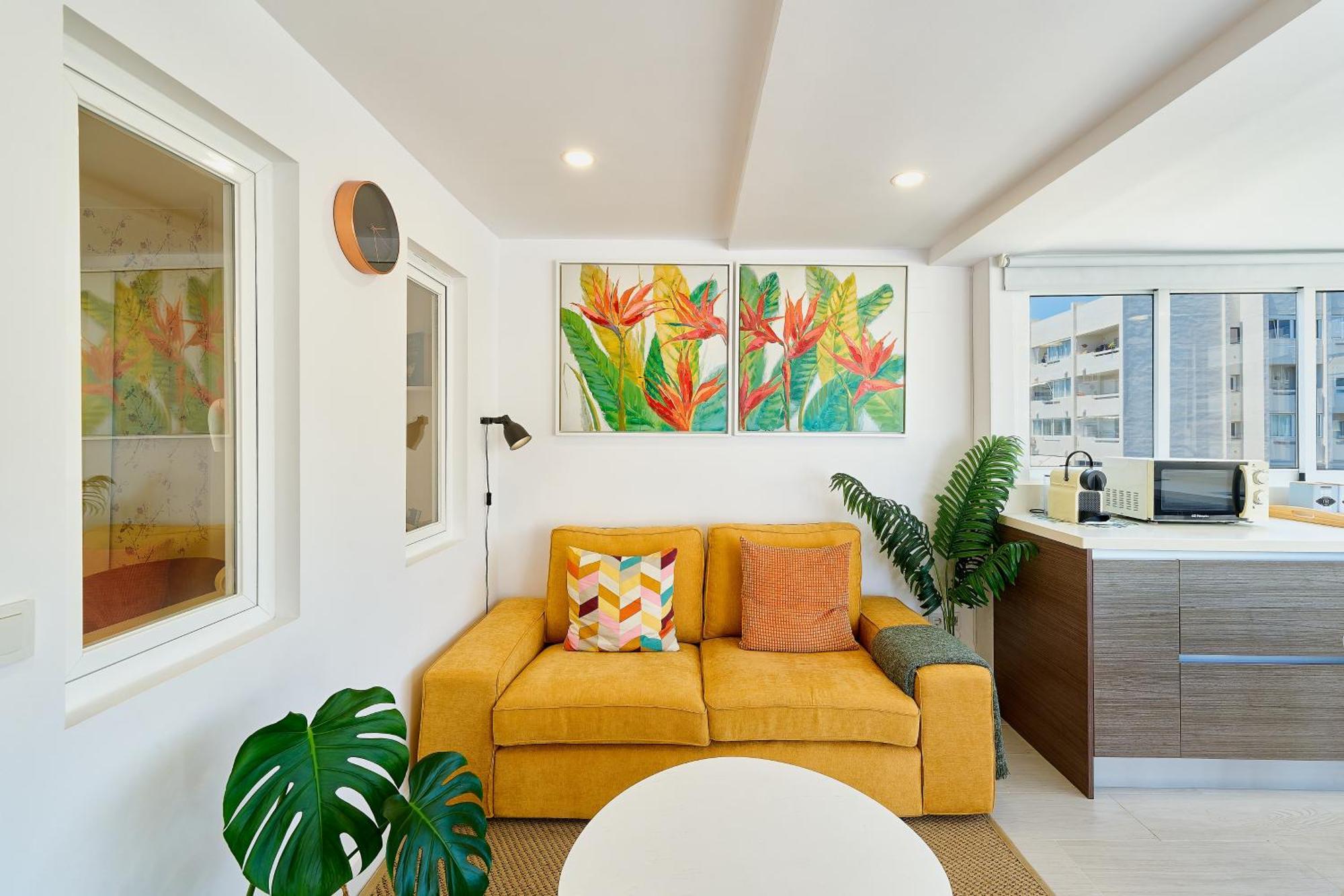 Hola Cozy Penthouse Old Town &