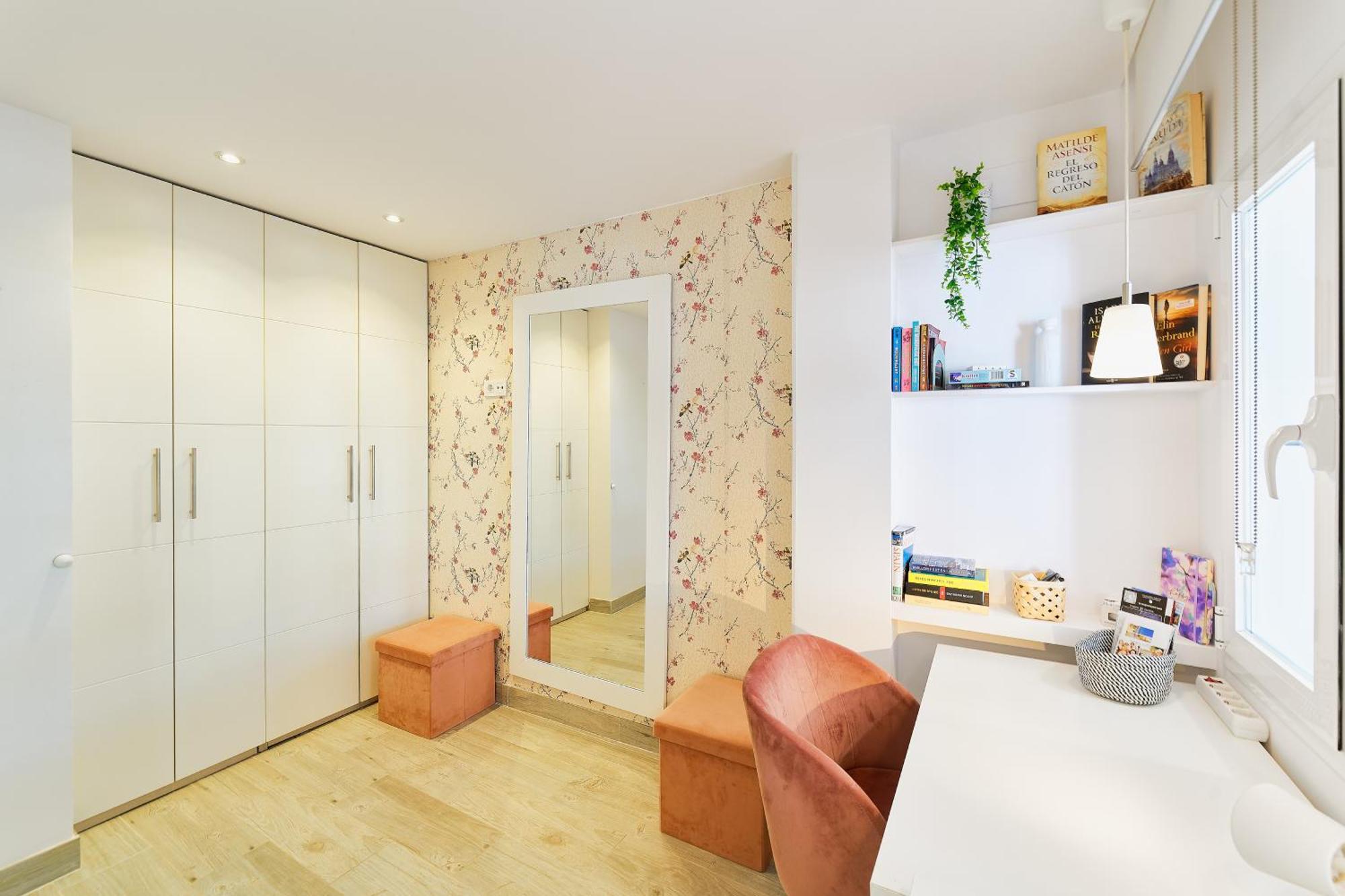Hola Cozy Penthouse Old Town & Apartment *