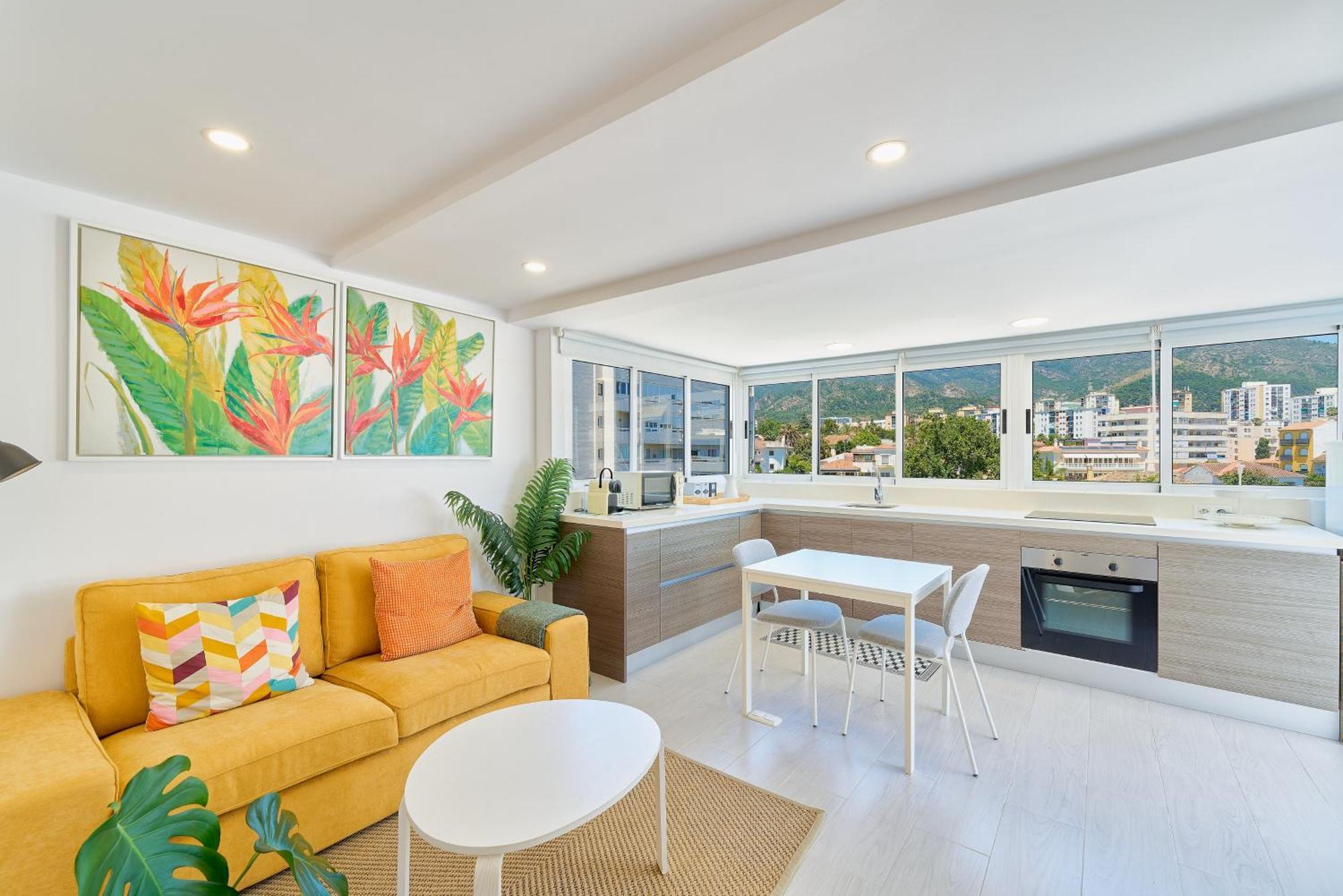 Hola Cozy Penthouse Old Town & Marbella