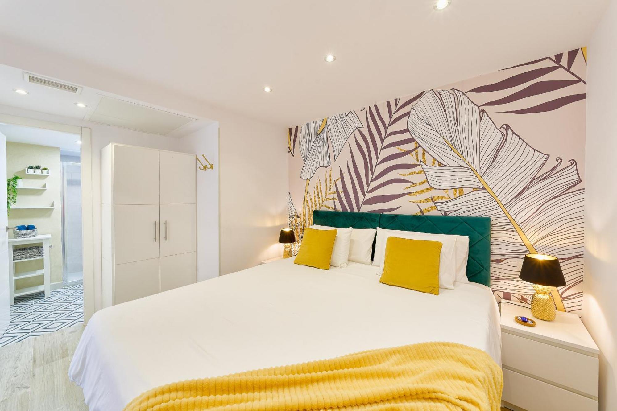 Hola Cozy Penthouse Old Town & Apartment Marbella