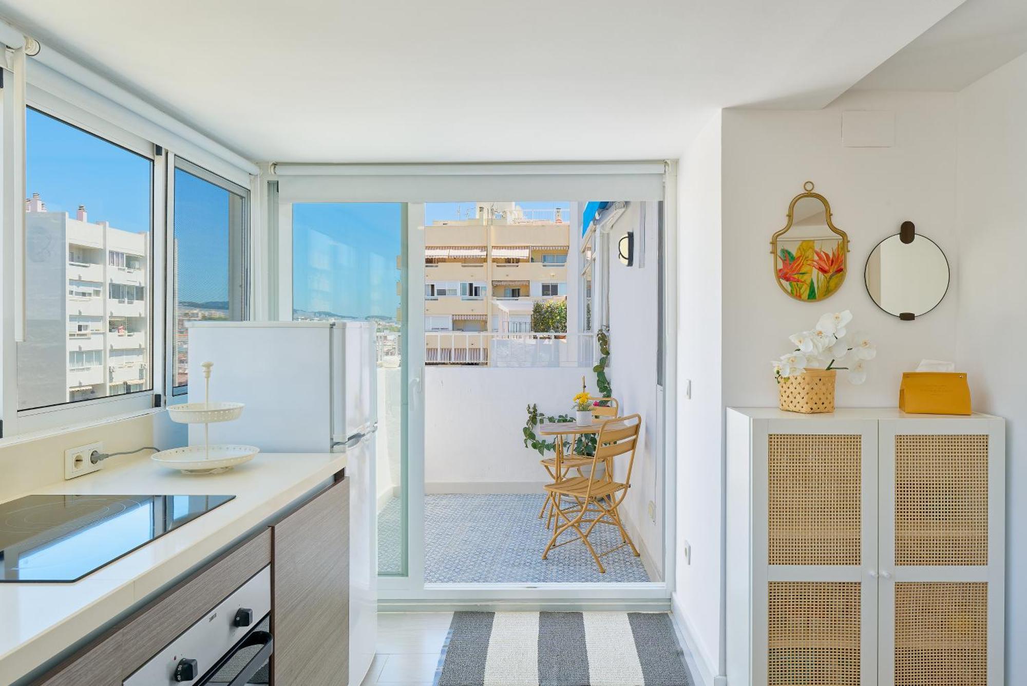Hola Cozy Penthouse Old Town &